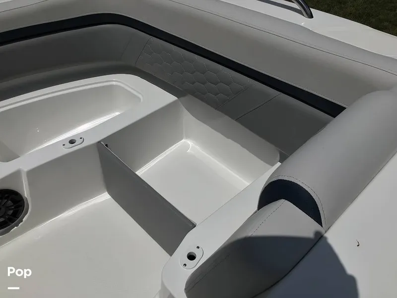 Slide: The Image of Hurricane SunDeck Sport 192 RL OB 2021 - 15738439