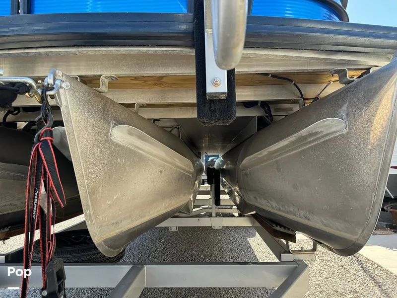 Slide: The Image of Tritoon, Clean Under Belly - 14762970