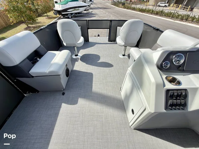 Slide: The Image of Bentley 220 FNC 2023 - 16242052