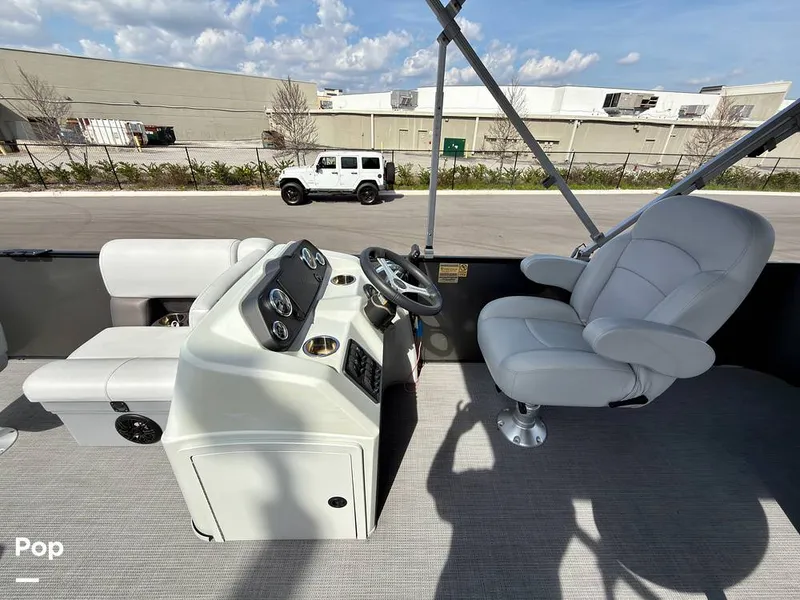 Slide: The Image of Bentley 220 FNC 2023 - 16242055