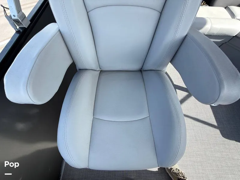 Slide: The Image of Bentley 220 FNC 2023 - 16242076