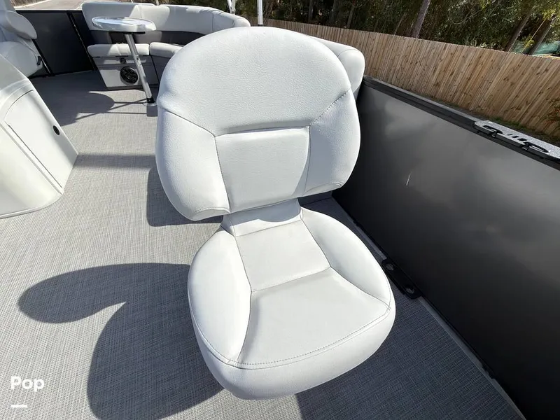 Slide: The Image of Bentley 220 FNC 2023 - 16242084