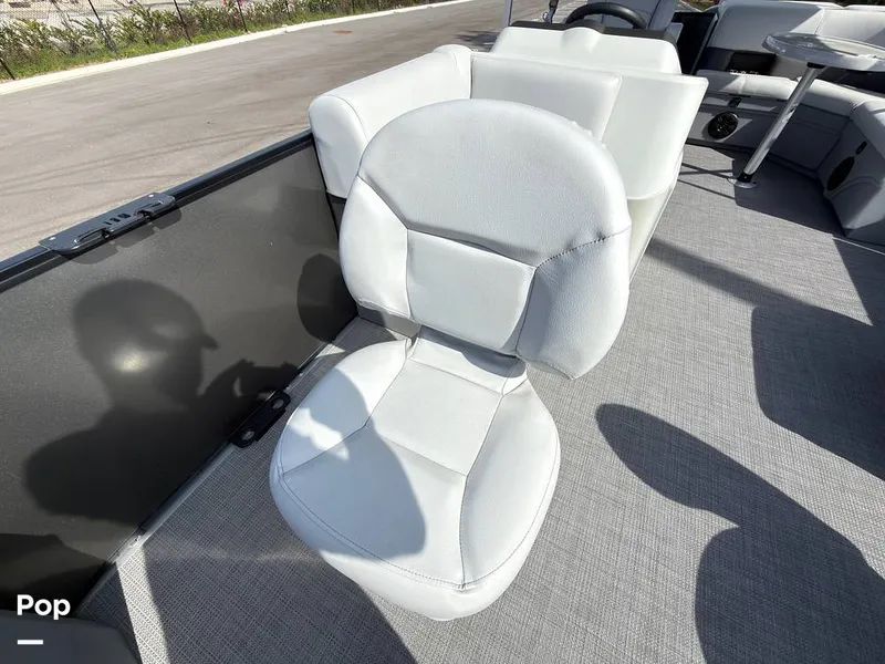 Slide: The Image of Bentley 220 FNC 2023 - 16242091