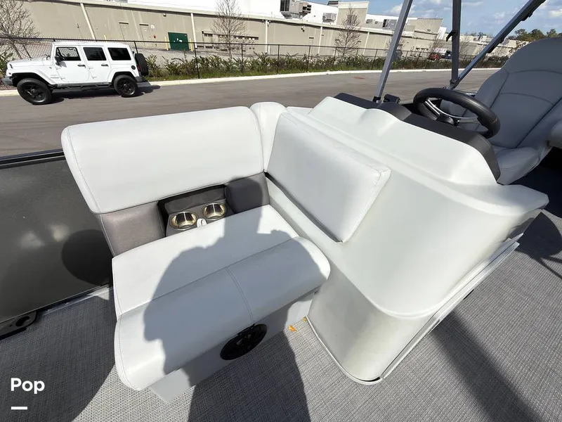 Slide: The Image of Bentley 220 FNC 2023 - 16242092