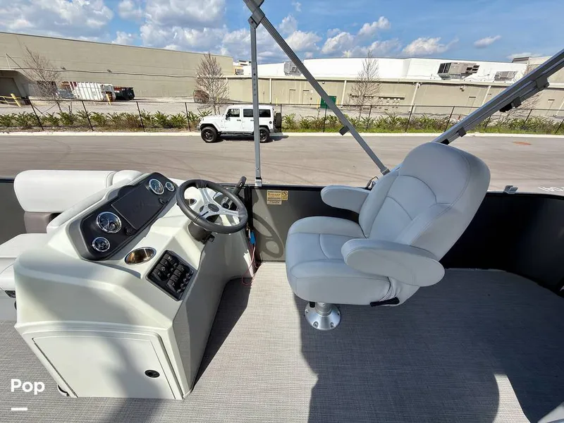 Slide: The Image of Bentley Pontoons 220 FNC 2023 - 16242066