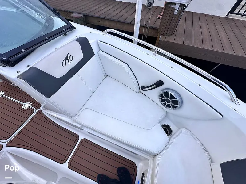 Slide: The Image of Bow Seating Detail - 14763658