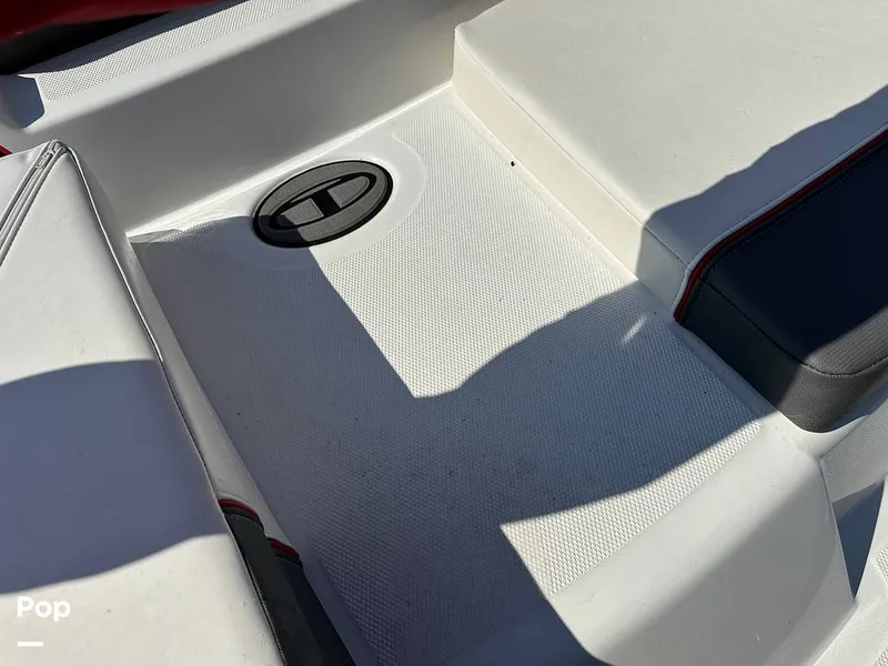 Slide: The Image of Tahoe T18 2023 - 14733390