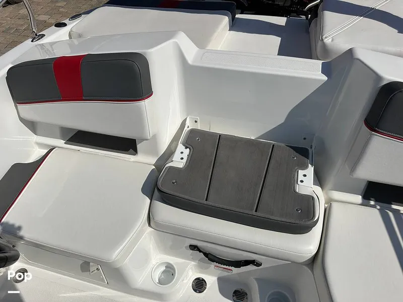 Slide: The Image of Tahoe T18 2023 - 14733398