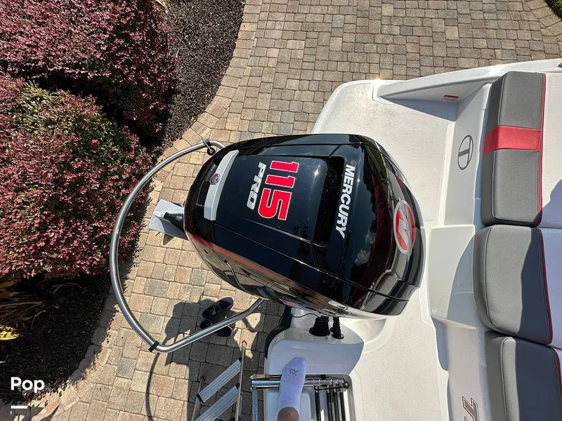 Slide: The Image of Tahoe T18 2023 - 14733384