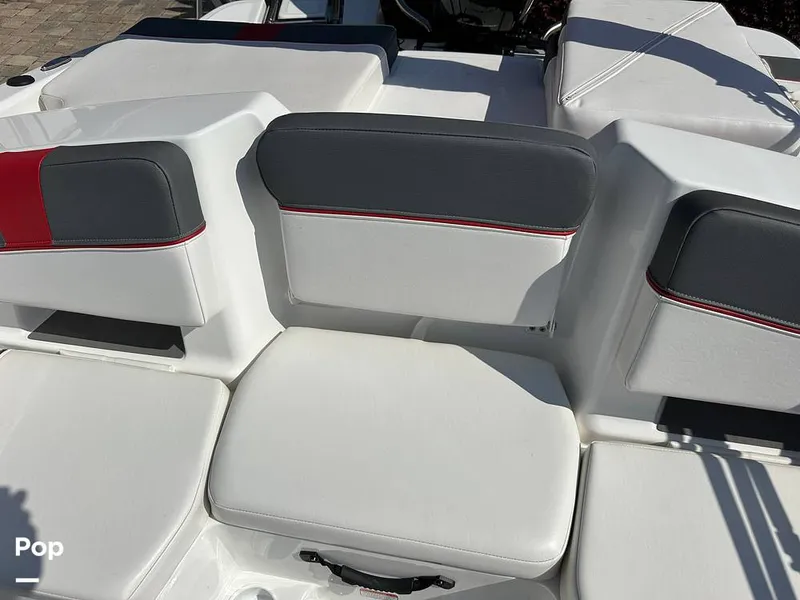 Slide: The Image of Tahoe T18 2023 - 14733430