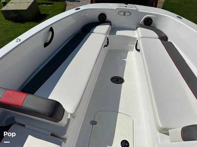 Slide: The Image of Tahoe T18 2023 - 14733418