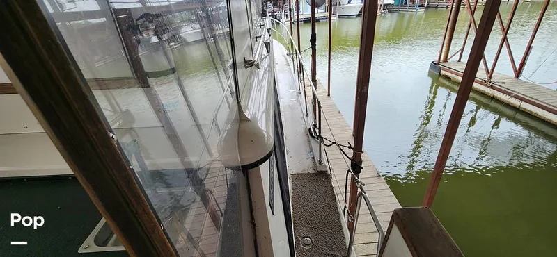 Slide: The Image of Carver Yachts 4207 Aft Cabin 1986 - 14742553