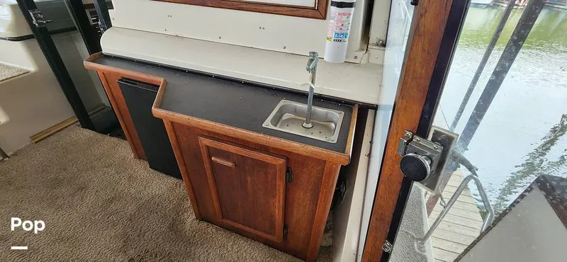 Slide: The Image of Carver Yachts 4207 Aft Cabin 1986 - 14742555