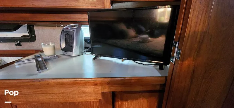 Slide: The Image of Carver Yachts 4207 Aft Cabin 1986 - 14742622