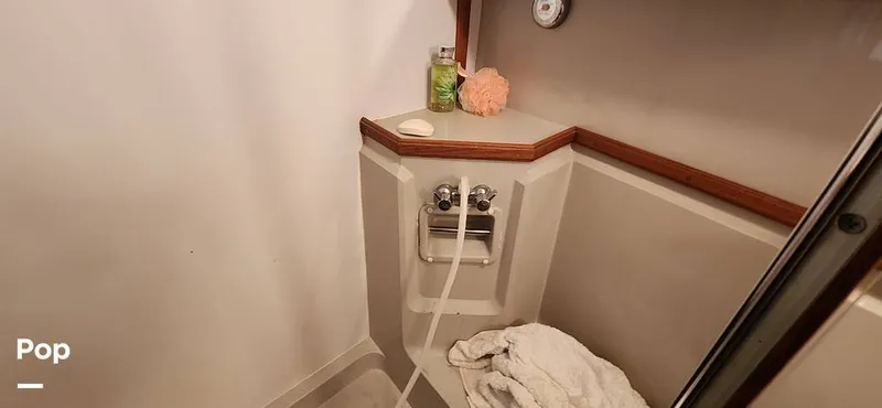 Slide: The Image of Carver Yachts 4207 Aft Cabin 1986 - 14742664