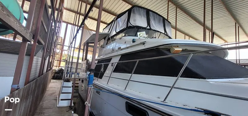 Slide: The Image of Carver Yachts 4207 Aft Cabin 1986 - 16662193