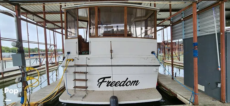 Slide: The Image of Carver Yachts 4207 Aft Cabin 1986 - 14742410