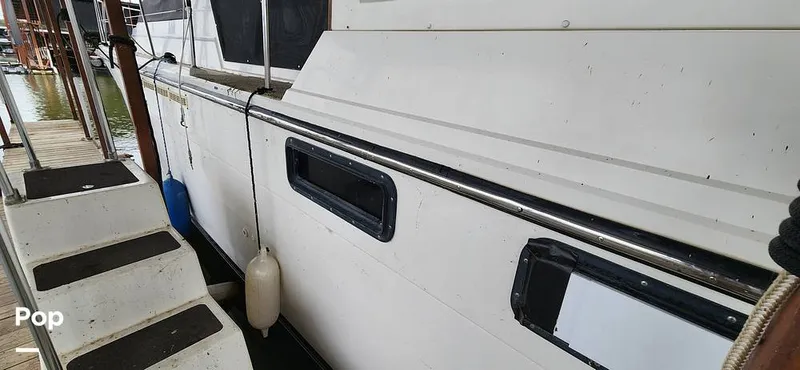 Slide: The Image of Carver Yachts 4207 Aft Cabin 1986 - 14742433