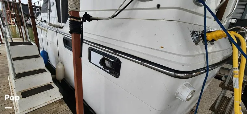 Slide: The Image of Carver Yachts 4207 Aft Cabin 1986 - 14742434