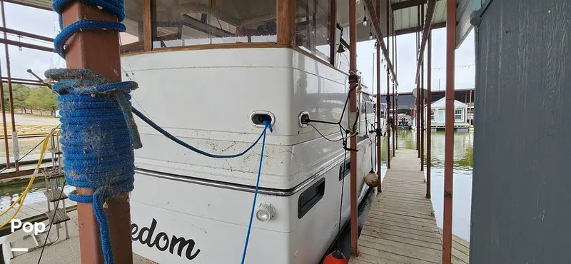 Slide: The Image of Carver Yachts 4207 Aft Cabin 1986 - 14742453