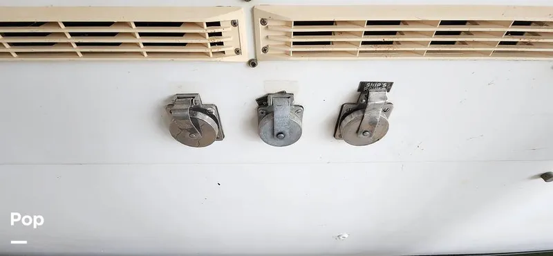 Slide: The Image of Carver Yachts 4207 Aft Cabin 1986 - 14742470