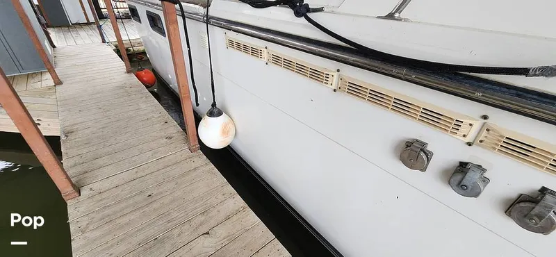 Slide: The Image of Carver Yachts 4207 Aft Cabin 1986 - 14742471