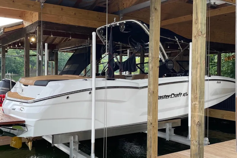 Slide: The Image of MasterCraft NXT24 2022 - 2