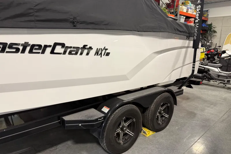 Slide: The Image of MasterCraft NXT24 2022 - 45