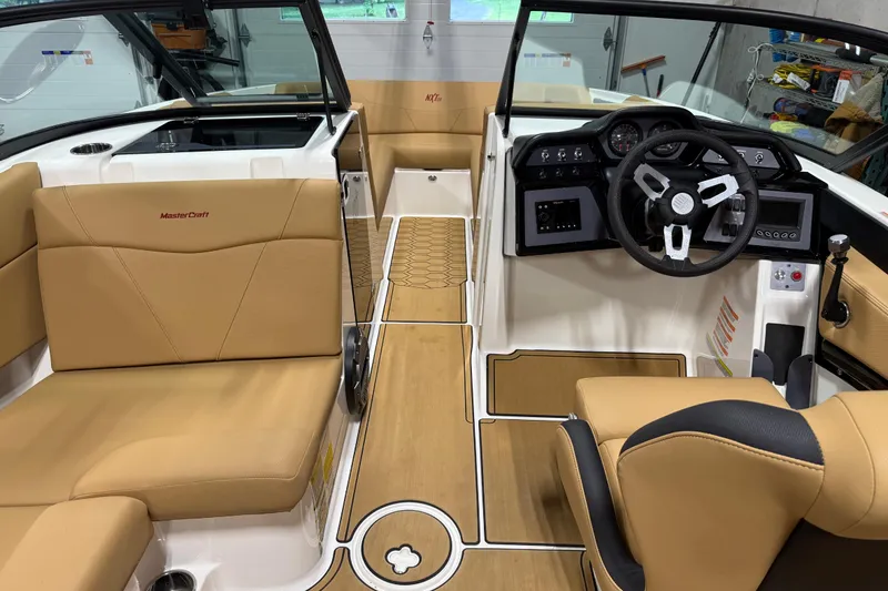 Slide: The Image of MasterCraft NXT24 2022 - 62