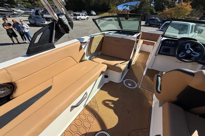 Slide: The Image of MasterCraft NXT24 2022 - 29