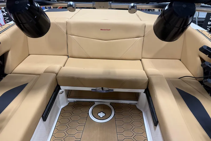 Slide: The Image of MasterCraft NXT24 2022 - 65