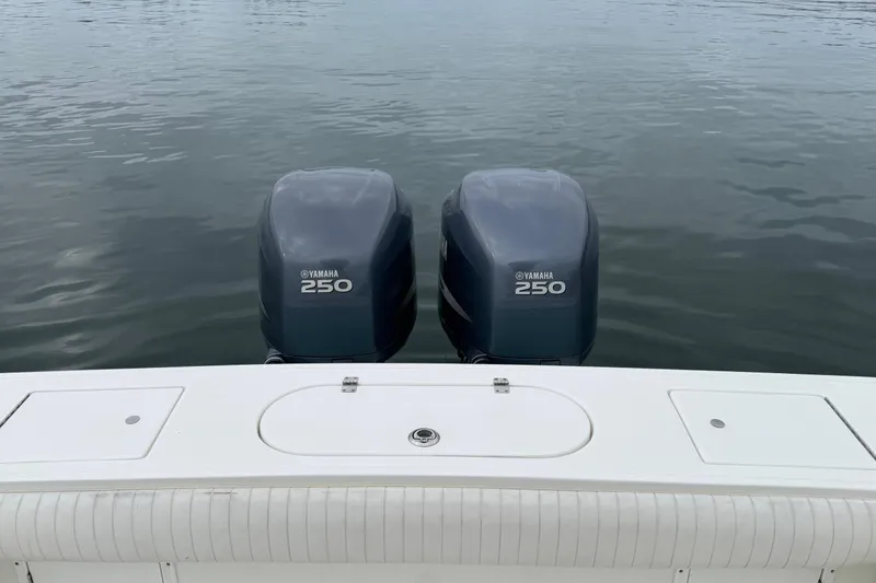 Slide: The Image of Regulator Marine 26 Forward Seating 2007 - 9