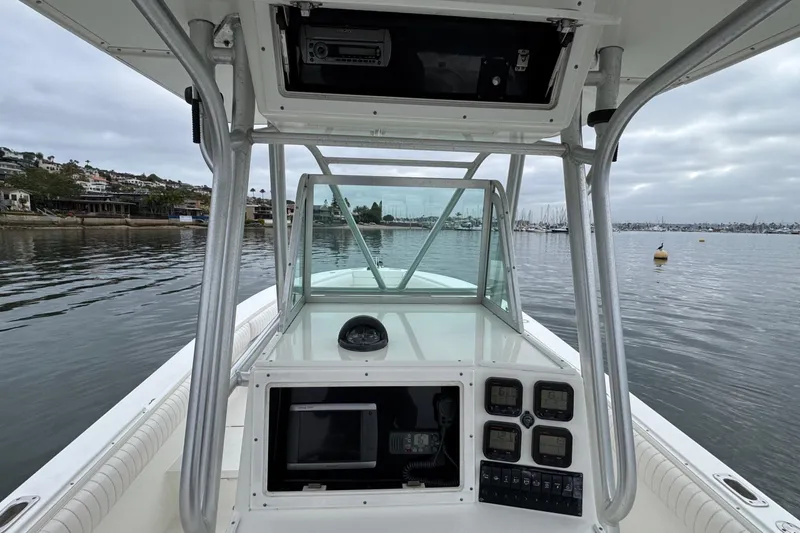 Slide: The Image of Regulator Marine 26 Forward Seating 2007 - 12