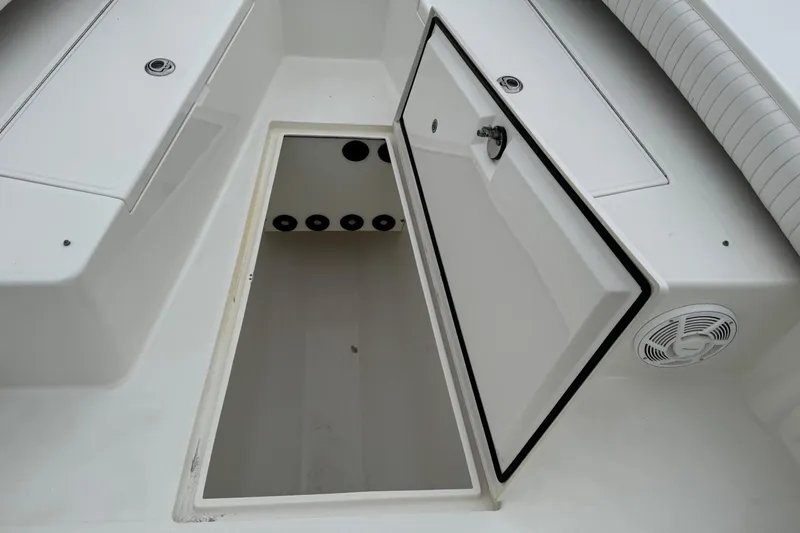 Slide: The Image of Regulator Marine 26 Forward Seating 2007 - 15