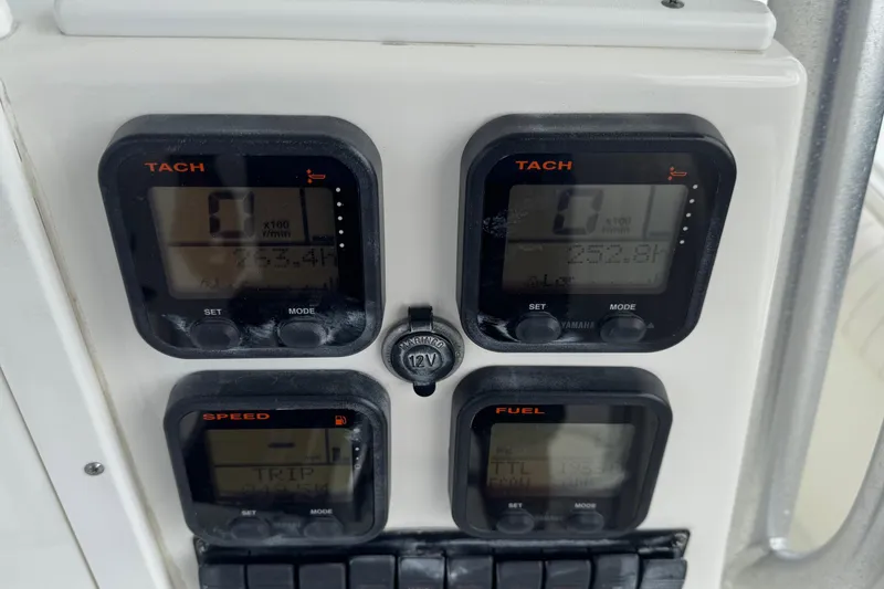 Slide: The Image of Regulator Marine 26 Forward Seating 2007 - 4