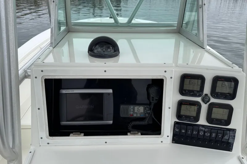 Slide: The Image of Regulator Marine 26 Forward Seating 2007 - 11
