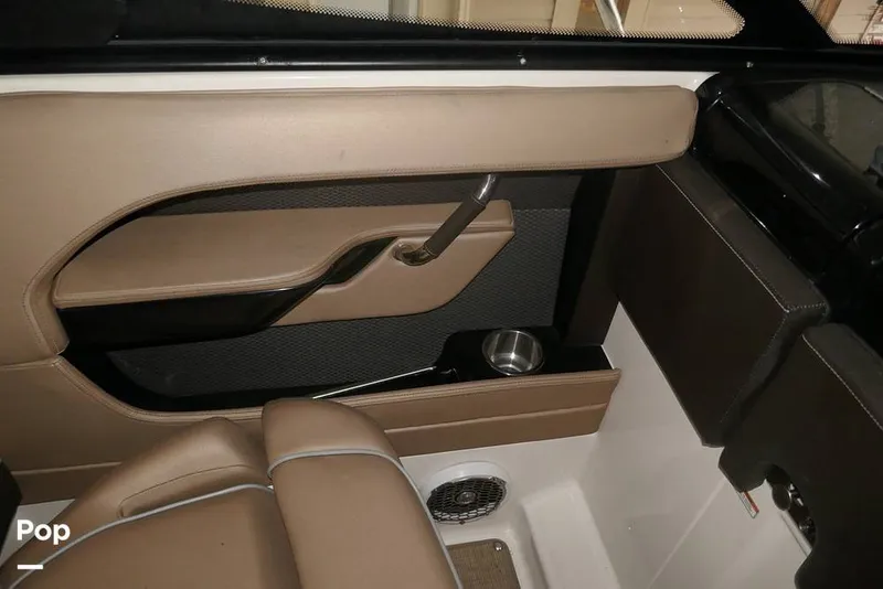 Slide: The Image of Sea Ray SLX 250 2017 - 14799236