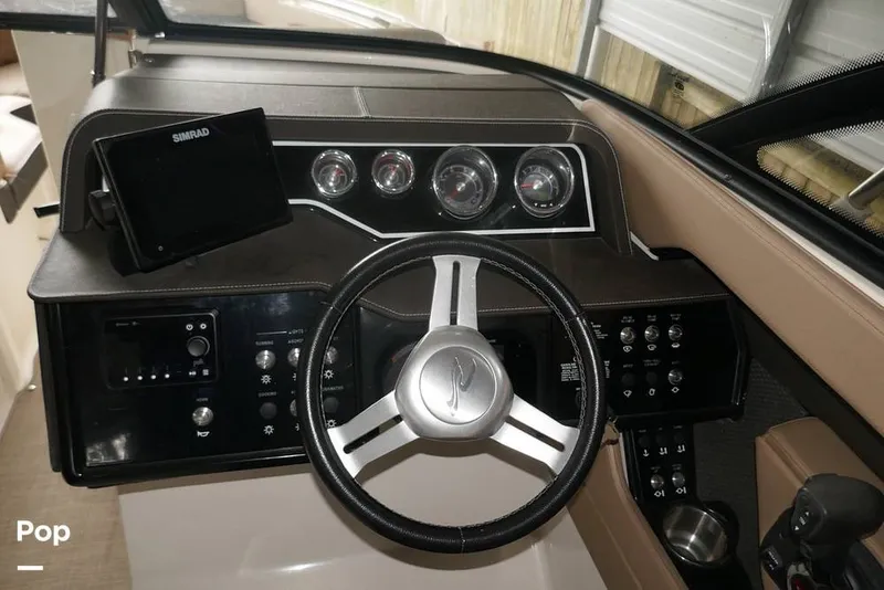 Slide: The Image of Sea Ray SLX 250 2017 - 14799239