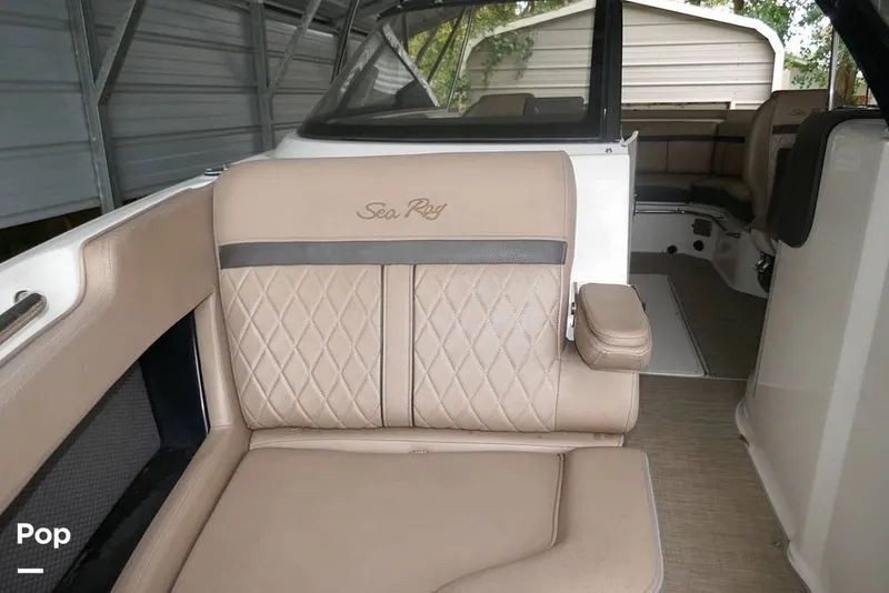 Slide: The Image of Sea Ray SLX 250 2017 - 14799250