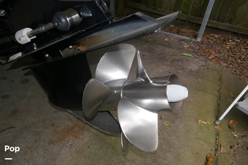 Slide: The Image of Sea Ray SLX 250 2017 - 14799273