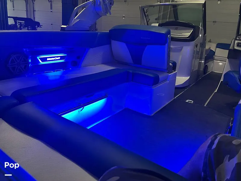 Slide: The Image of LED Lights - 14835828