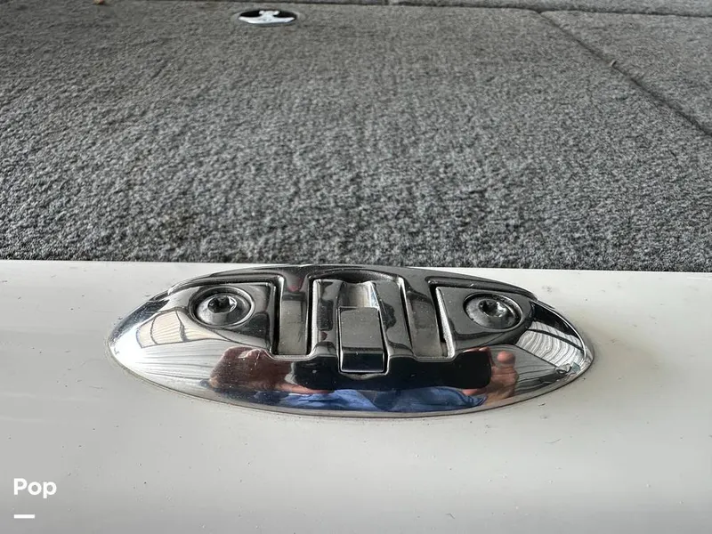 Slide: The Image of Cleats - Pull up - 15234377