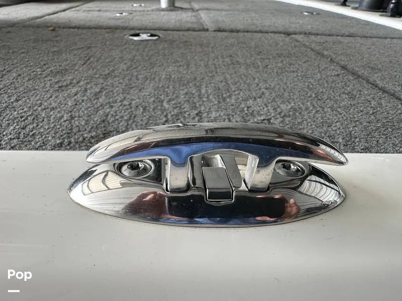 Slide: The Image of Cleats - Pull up - 15234378