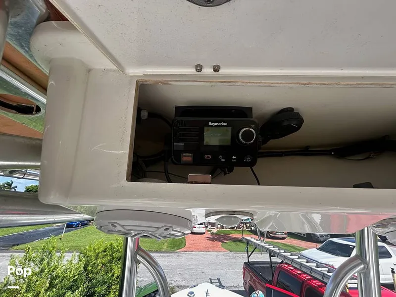 Slide: The Image of Raymarine VHF - 14838006