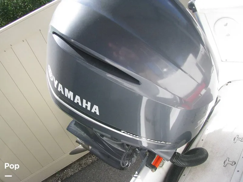 Slide: The Image of Boston Whaler 24 Outrage 1995 - 15935616