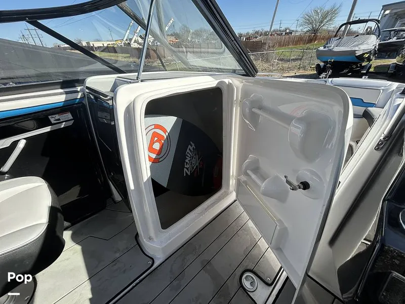 Slide: The Image of Yamaha 242X 2020 - 15236743