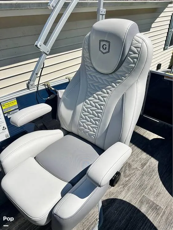 Slide: The Image of Captain's Chair - 15060179