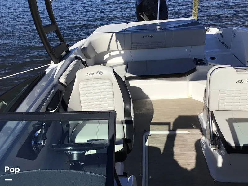 Slide: The Image of Sea Ray 210 SPX OB 2023 - 14830354
