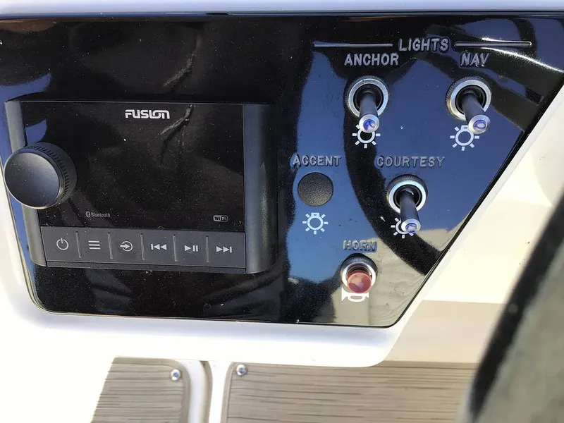 Slide: The Image of Sea Ray 210 SPX OB 2023 - 14830298