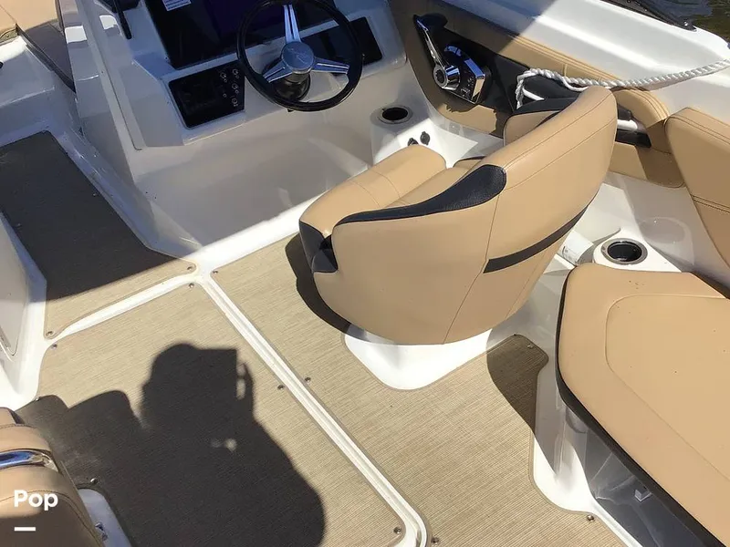 Slide: The Image of Sea Ray 210 SPX OB 2023 - 14830369